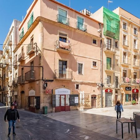 Apartamento En El Corazon De Tarragona. Planta Baja Con Patio. Bagian luar foto