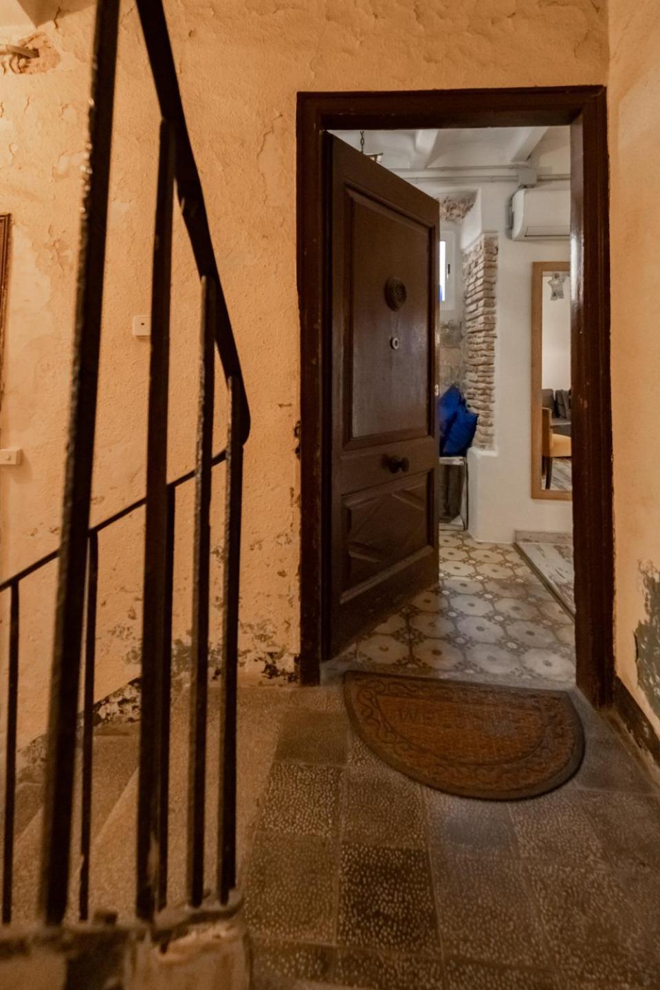 Apartamento En El Corazon De Tarragona. Planta Baja Con Patio. Bagian luar foto
